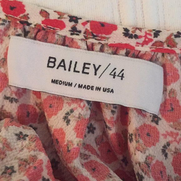 Cold shoulder tank with red flower print - Picture 4 of 5